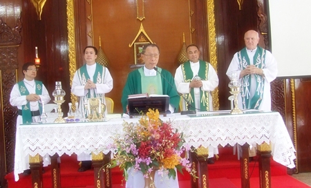 Holy mass is celebrated at St. Nikolaus Catholic Church by (from left) Father Michael Picharn, Father Francis Xavier Kridsada Sukapat, Father Michael Weera Phangrak, Father Corsie Legaspi and Father Gilderardo Amenegido.